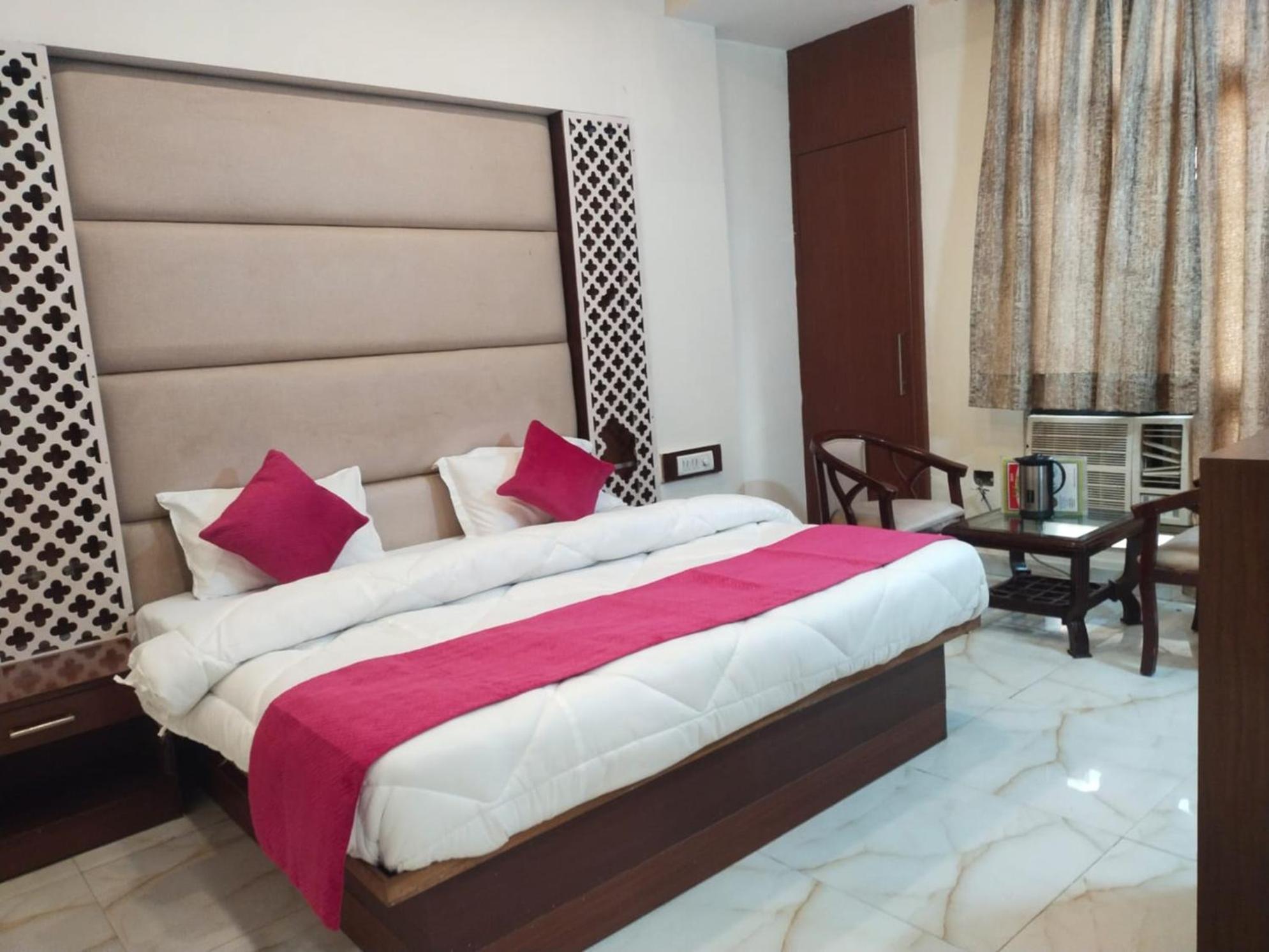 Hotel Lav Kush Deluxe At Paharganj Yeni Delhi Dış mekan fotoğraf